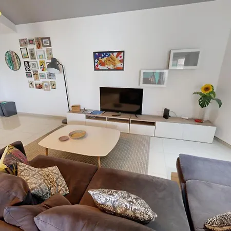 Urban Family Retreat Modern With Bbq * Saint Julian's