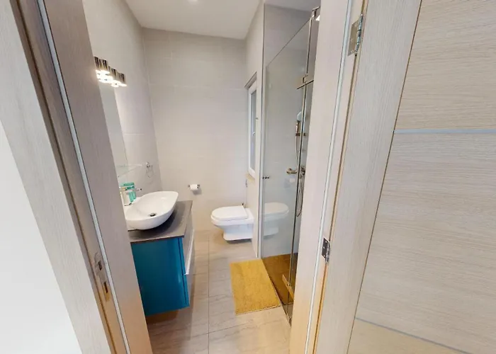 Urban Family Retreat Modern With Bbq * Saint Julian's