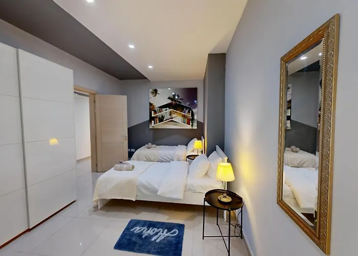 Urban Family Retreat Modern With Bbq Saint Julian's