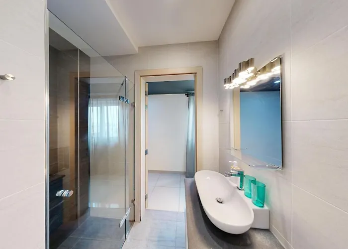 Urban Family Retreat Modern With Bbq * Saint Julian's